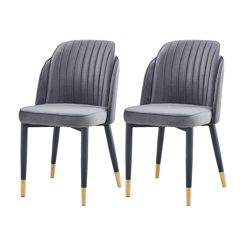 Silla de comedor de estilo escandinavo Silla de comedor de cuero y metal con respaldo sólido