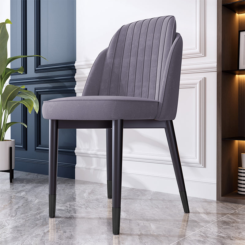 Silla de comedor de estilo escandinavo Silla de comedor de cuero y metal con respaldo sólido