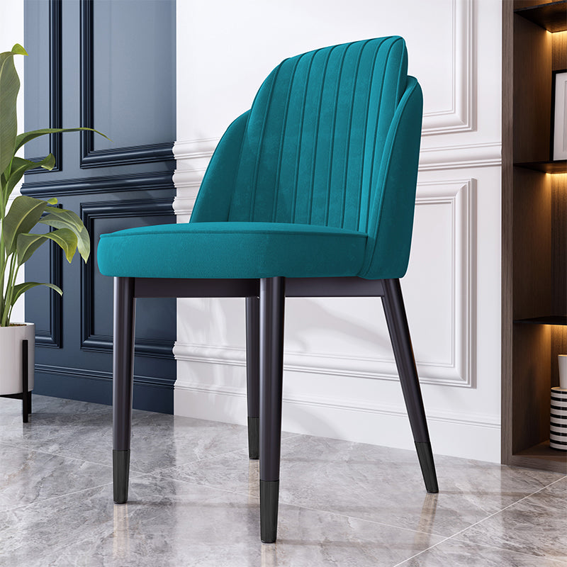 Silla de comedor de estilo escandinavo Silla de comedor de cuero y metal con respaldo sólido