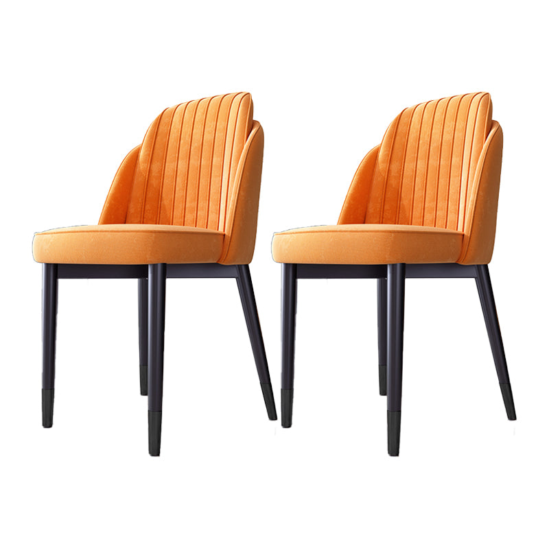 Silla de comedor de estilo escandinavo Silla de comedor de cuero y metal con respaldo sólido