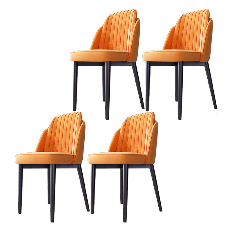 Silla de comedor de estilo escandinavo Silla de comedor de cuero y metal con respaldo sólido