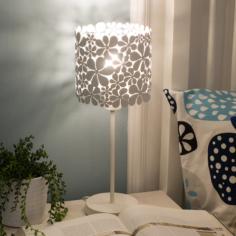 Contemporáneo 1 Bulbo Tarea Iluminación Flor blanca Lámpara de escritorio pequeño con sombra de metal