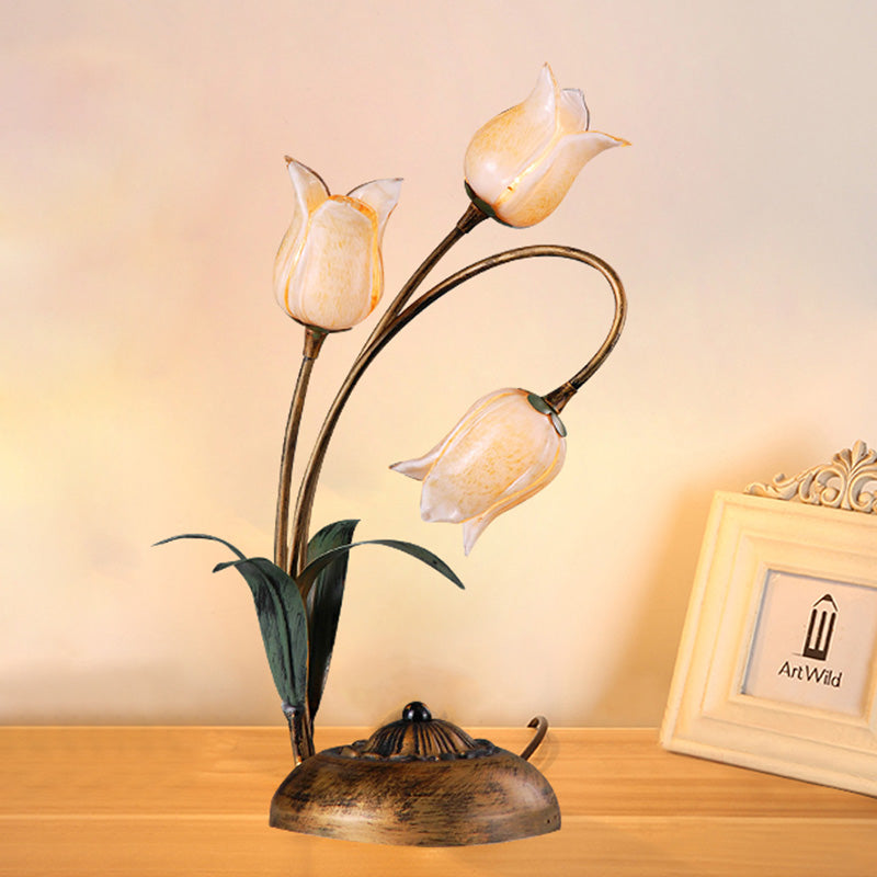 Messing 2/3/7 Köpfe Nachttisch Beleuchtung American Garden Metal Tulp LED Night Tischlicht für Wohnzimmer
