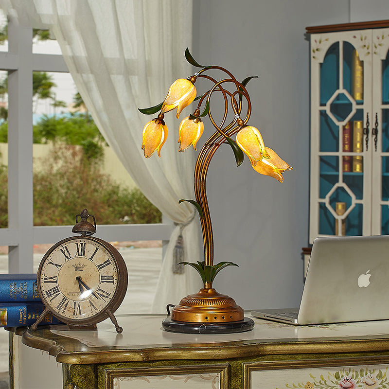 American Garden Tulip Night Light 5 Heads Metalen Tafelverlichting in messing voor slaapkamer