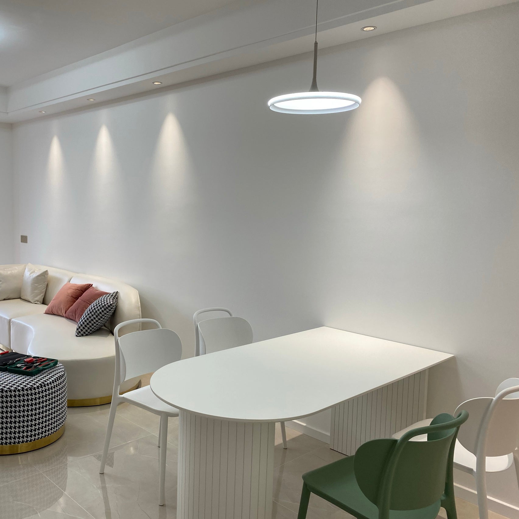 Mesa de comedor contemporánea de madera maciza mesa blanca de madera blanca con alto contenido de brillo para comedor