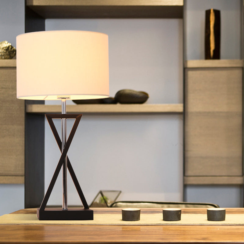 Modernisme 1 Hoofdtafel Licht Wit Witte Cilindrische kleine bureaulamp met stofschaduw