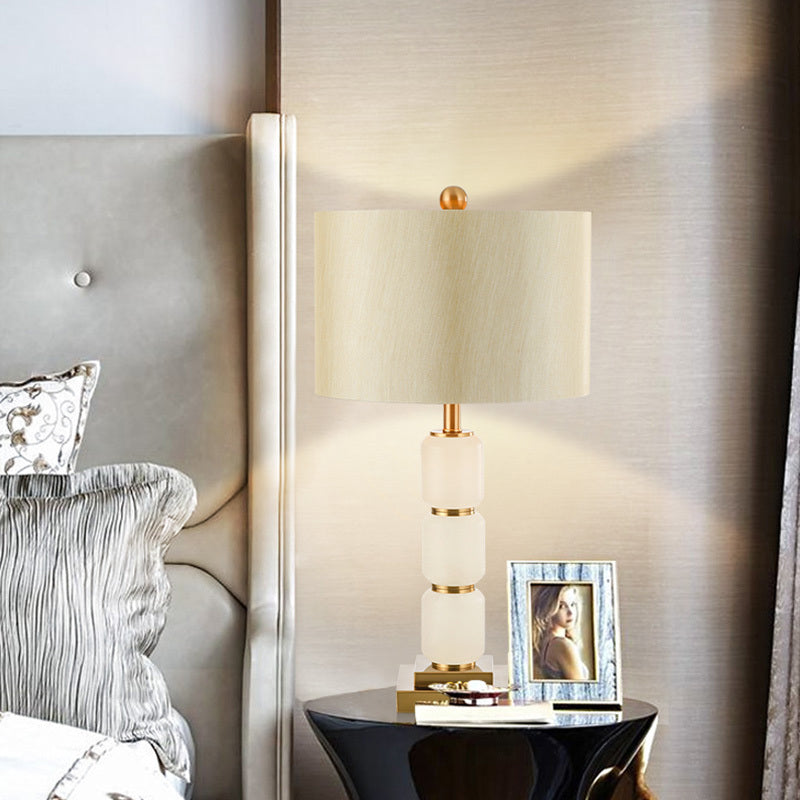 Contemporain 1 tête lisant lampe de chevet de baril blanc clair avec nuance de tissu