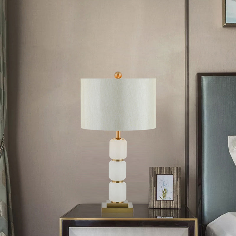 Contemporain 1 tête lisant lampe de chevet de baril blanc clair avec nuance de tissu