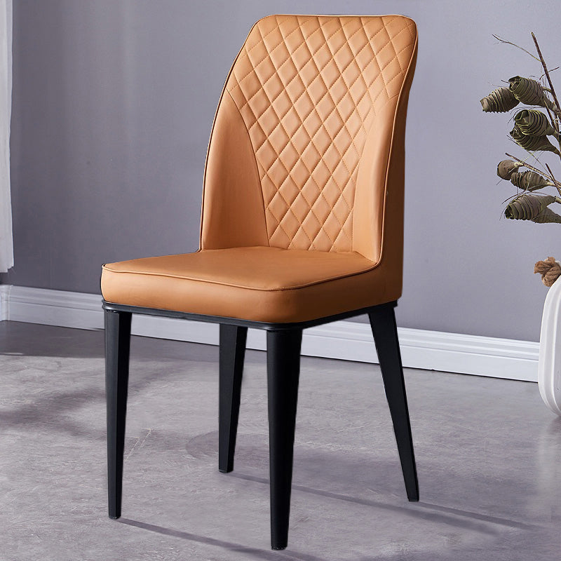 Silla lateral interior escandinava Silla de comedor con respaldo sólido tapizada de metal