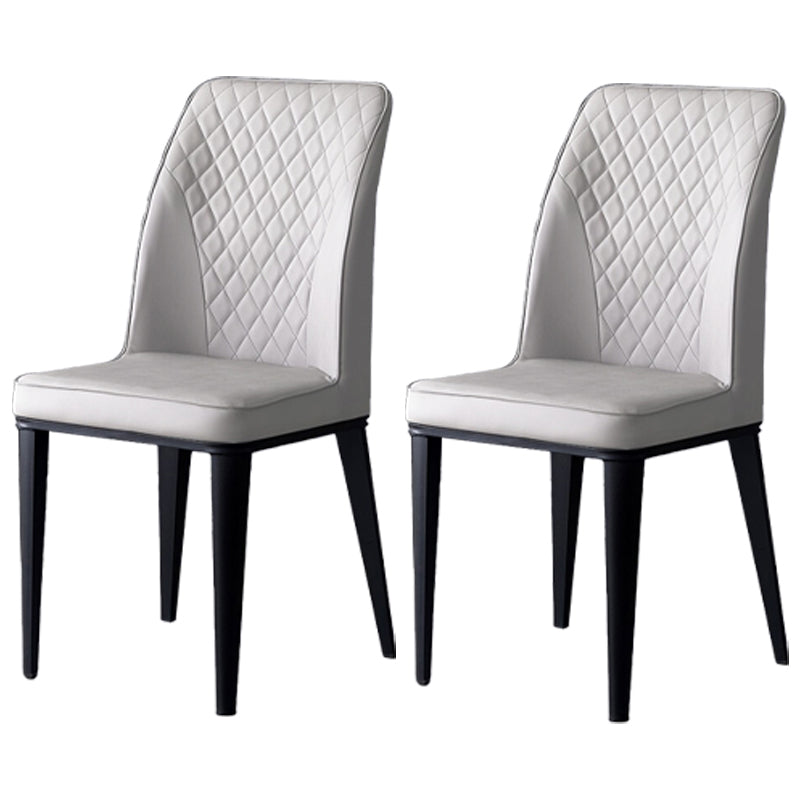 Silla lateral interior escandinava Silla de comedor con respaldo sólido tapizada de metal