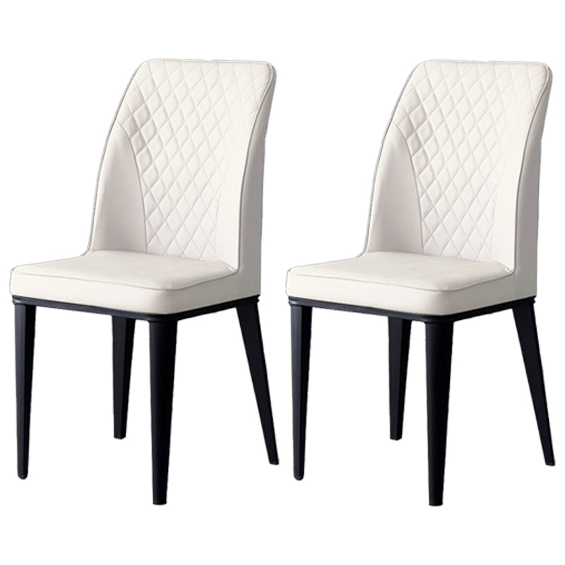 Silla lateral interior escandinava Silla de comedor con respaldo sólido tapizada de metal