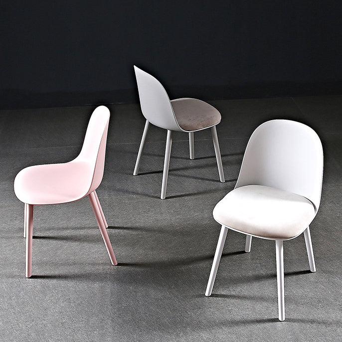 Chaise d'appoint de restaurant scandinave en plastique, finition mate, chaise de salle à manger Parsons (Ensemble de 4)