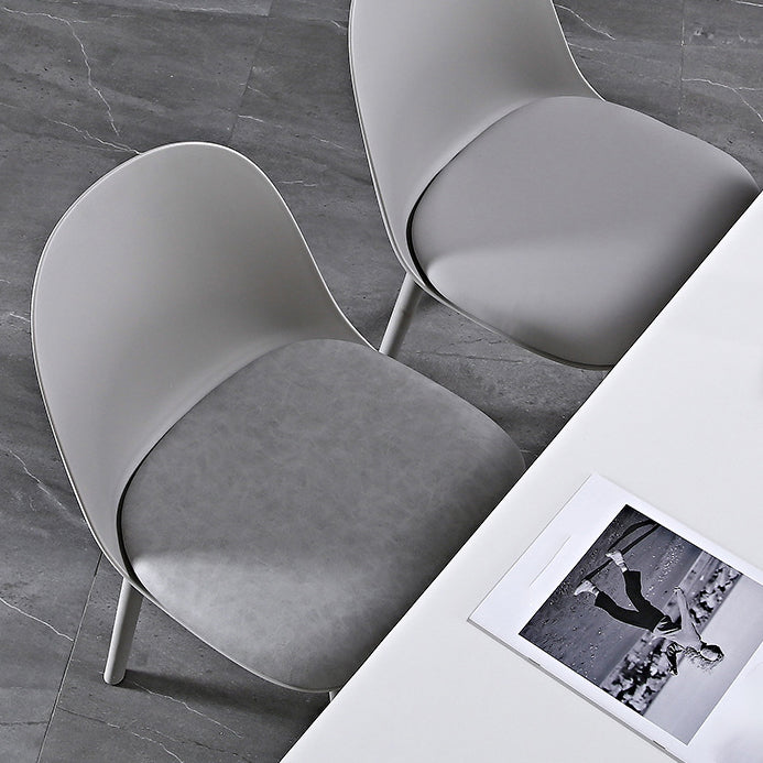 Chaise d'appoint de restaurant scandinave en plastique, finition mate, chaise de salle à manger Parsons (Ensemble de 4)