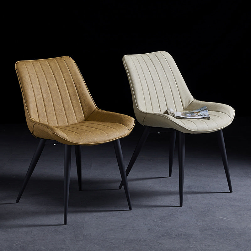 Silla lateral de cuero escandinavo para restaurante Silla de comedor Parsons con acabado mate