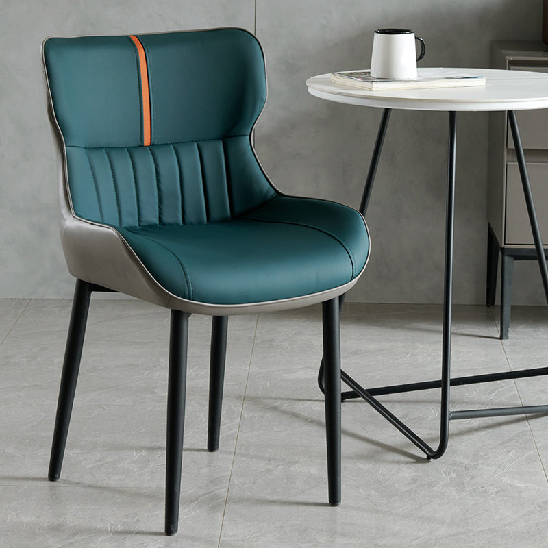 El cuero del estilo minimalista que cena el brazo preside la silla de Parsons del respaldo para el hogar