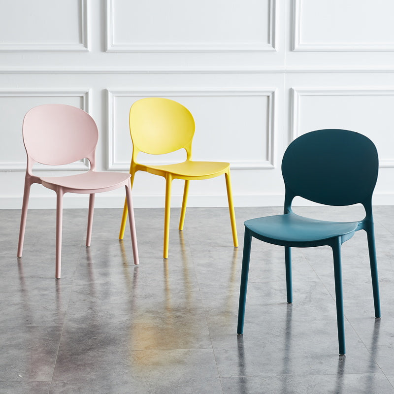 Silla de comedor escandinava de plástico sin brazos, sillas auxiliares apilables (juego de 4)
