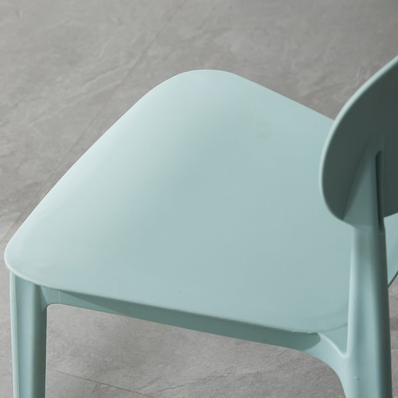Chaise de salle à manger sans accoudoirs à dossier ouvert Chaises d'appoint empilables en plastique (Ensemble de 4)