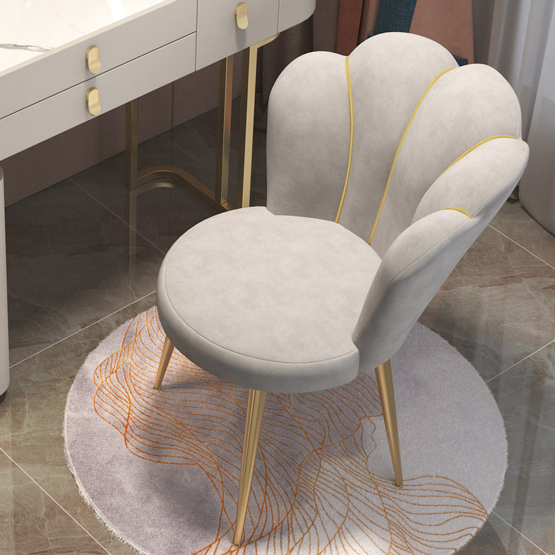 Silla de comedor sin brazos de terciopelo escandinavo Silla de comedor individual con respaldo sólido