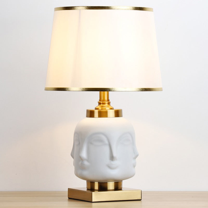 1 Glühbirnen Wohnzimmer Schreibtisch Lampe Nordische weiße Aufgabenbeleuchtung mit ausgestattetem Stoffton