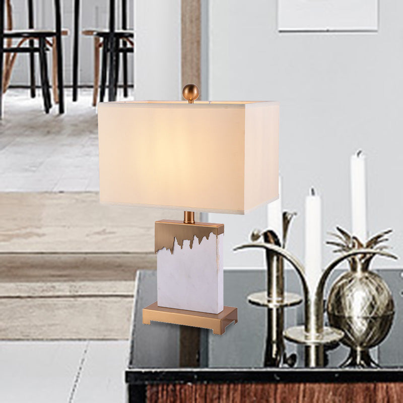 Zeitgenössischer 1 Glühbirnentisch helles goldenes Rechteck kleine Schreibtischlampe mit Stoffton