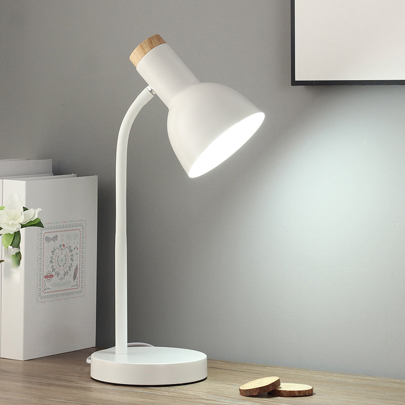 Lampada da tavolo a forma di campana in stile moderno Lampada da comodino in metallo a 1 luce