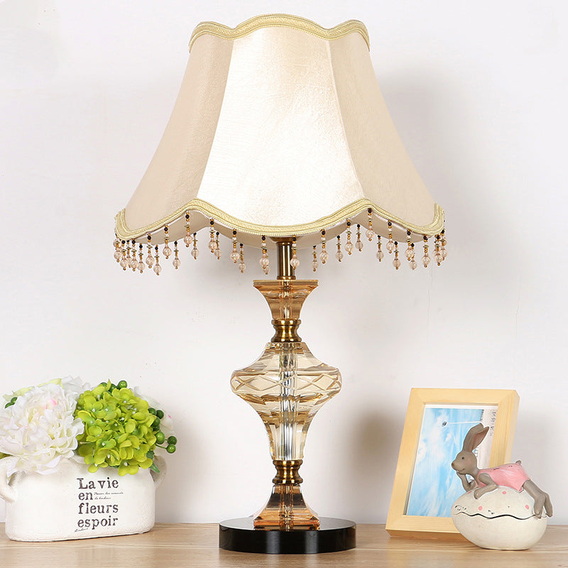 Lámpara de mesita de noche de campana de paneles beige 1 Luz de la noche de cristal facetado con la base con base en el jarrón
