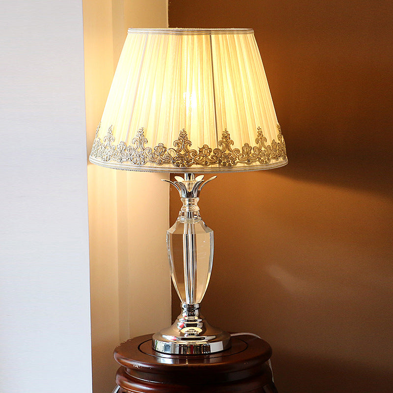 Minimalistische Empire Schatten Nachtbeleuchtung K9 Kristall 1 Bulb Wohnzimmertischlampe in Weiß, 21,5 "/24" lang