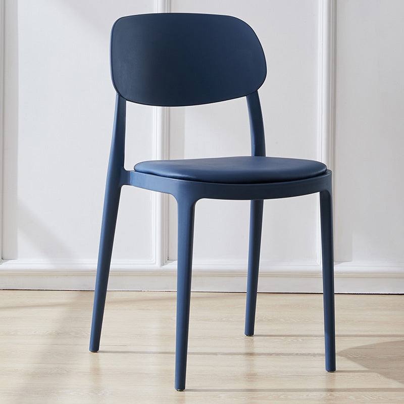 Chaise d'appoint de salon scandinave en plastique, finition mate, chaise de salle à manger à dossier ouvert