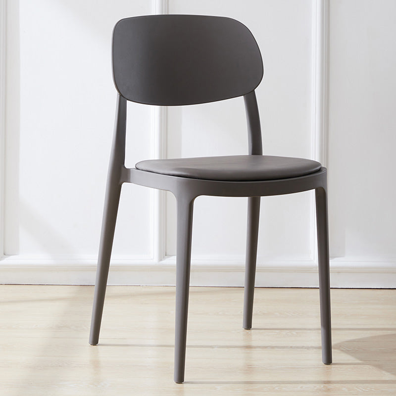 Chaise d'appoint de salon scandinave en plastique, finition mate, chaise de salle à manger à dossier ouvert