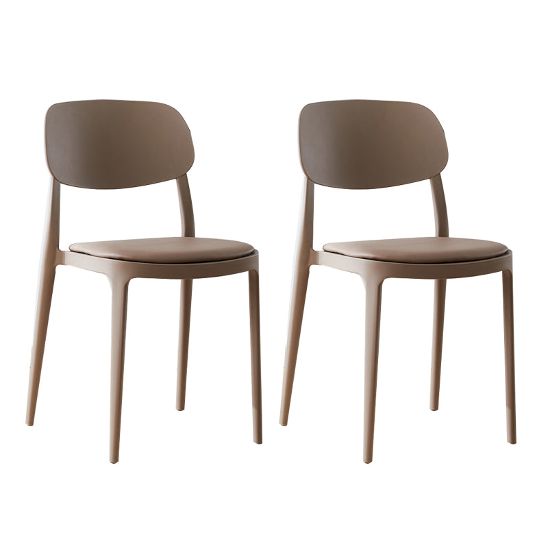 Chaise d'appoint de salon scandinave en plastique, finition mate, chaise de salle à manger à dossier ouvert