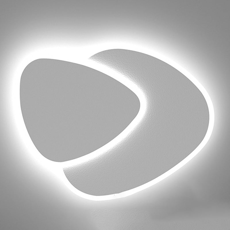 Lámpara de techo LED blanca acrílica con montaje empotrado ovalado de hierro lacado moderno y sencillo