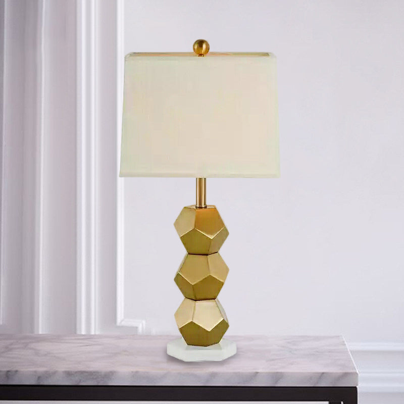 Éclairage de Table de nuit trapèze doré, lampe de chevet en tissu Post-moderne à 1 tête pour chambre à coucher
