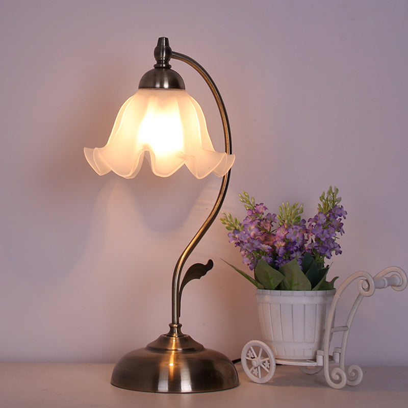 Modern Style Flower Shape Table Lamp Glass 1 Light Table Light