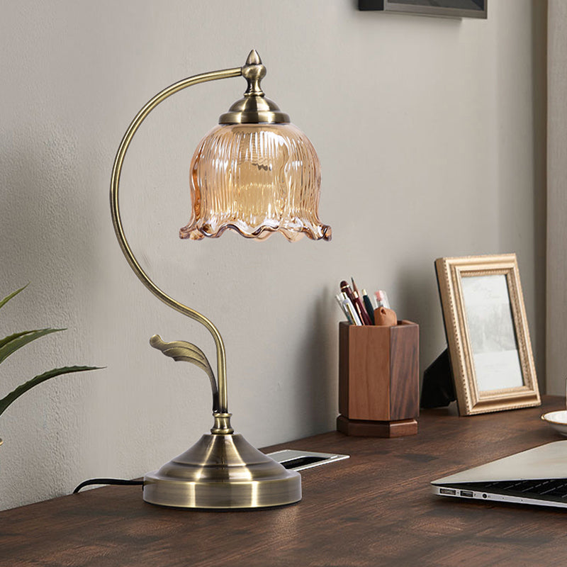 1 Light Modernism Night Table Lamps Metal Nightstand Lamp for Bedroom in Gold