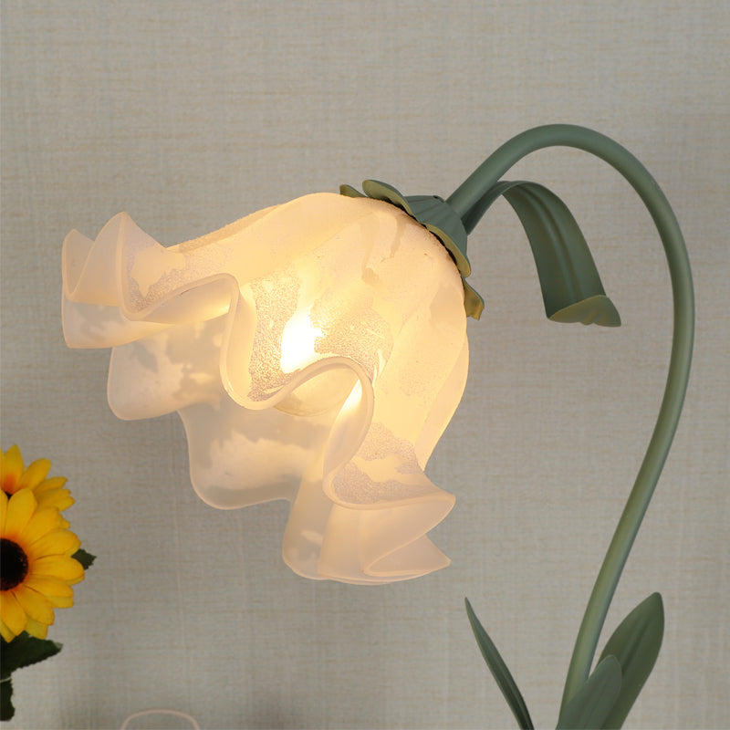 Modernism Flower-shape Night Table Lamps Metal 1 Light Nightstand Lamp in Green