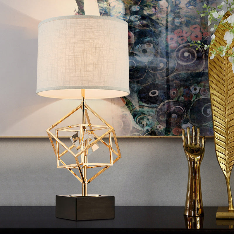 Lampada da comodino con 1 tratto da letto in tessuto in oro di lusso luce da tavolo con piedistallo in pietra quadrata