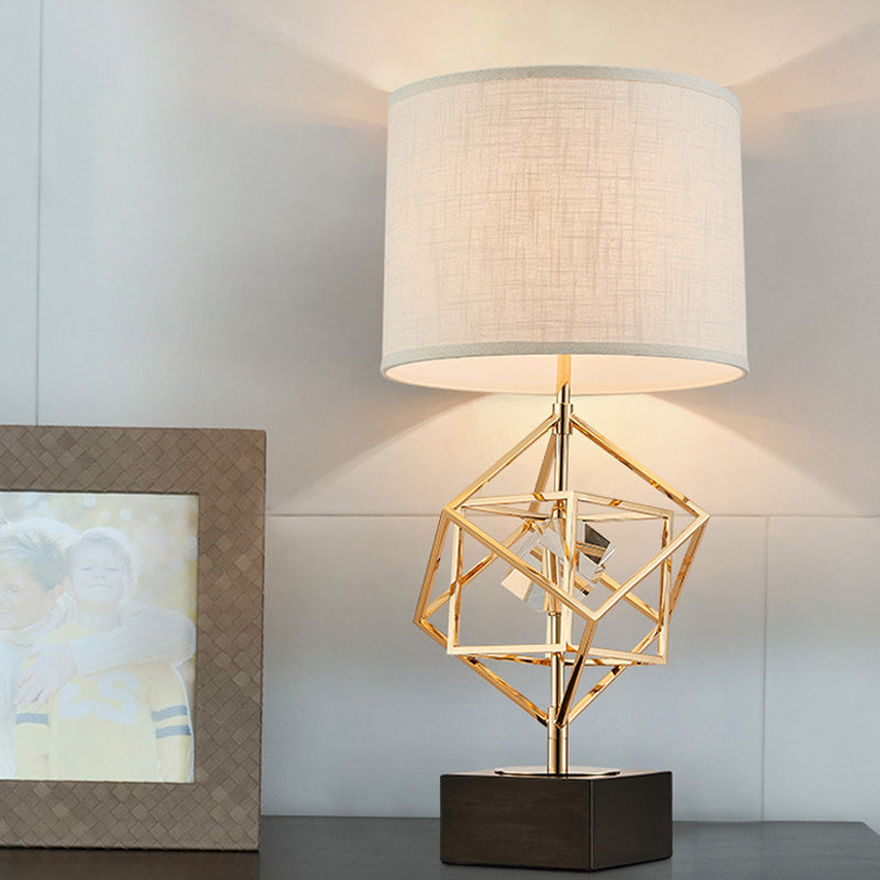 Lampada da comodino con 1 tratto da letto in tessuto in oro di lusso luce da tavolo con piedistallo in pietra quadrata