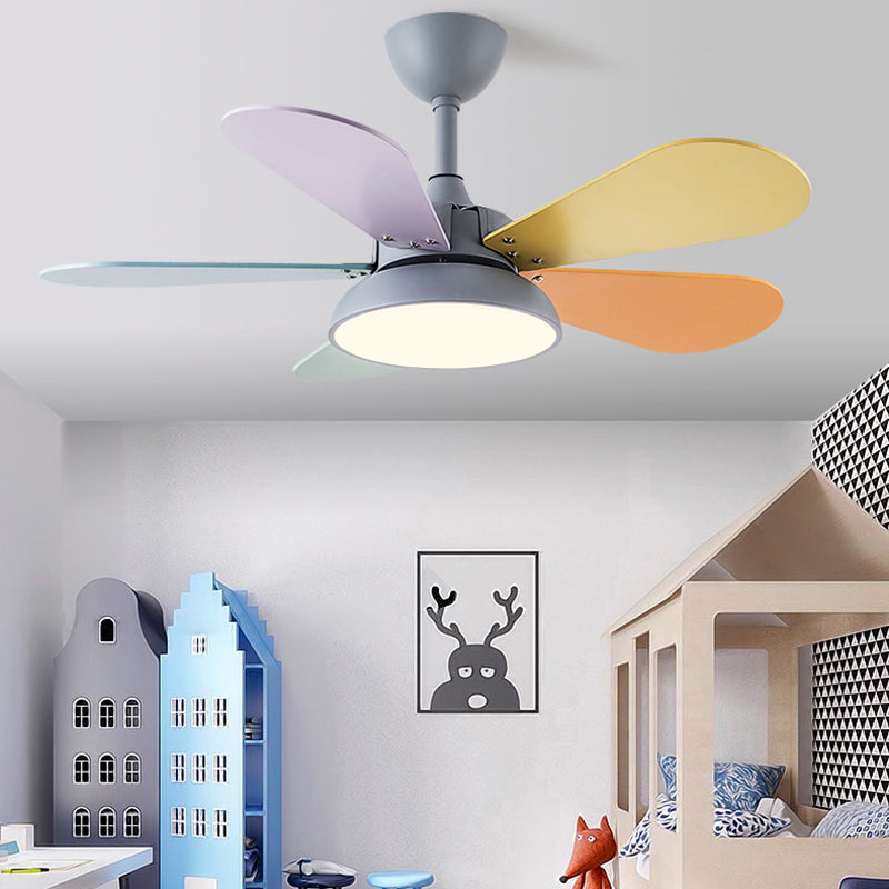 Kids Creative LED Fan Pendant Light Iron Fan Chandelier with Colorful Wooden Lamina