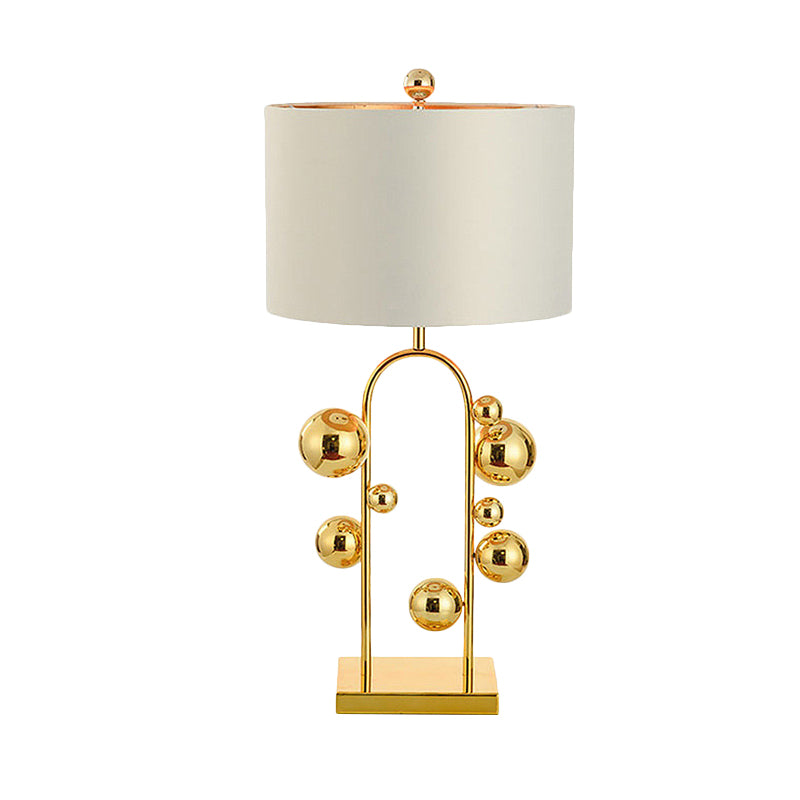 Lampada da comodino a sfera in metallo Postmoderna 1 luce Illuminazione da comodino in tessuto bianco per soggiorno