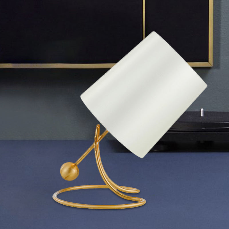 Ligera de la mesa nocturna de tela de barril Minimalismo Metal Lámpara de mesita de noche de 1 luces para sala de estar