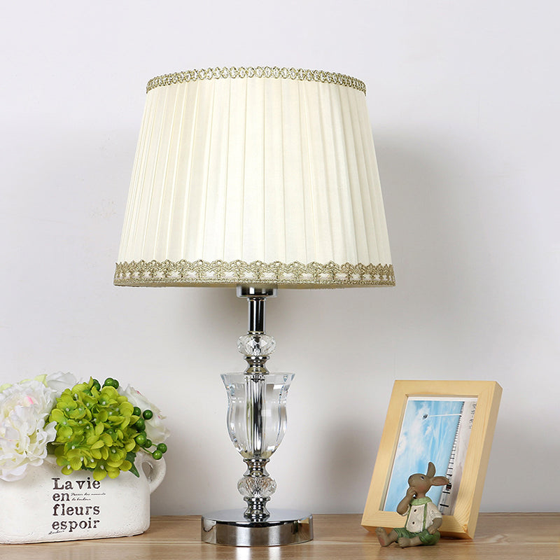 Lampe de table de nuit à cône blanc, style moderne, 1 tête en forme d'urne, lampe de chevet en cristal