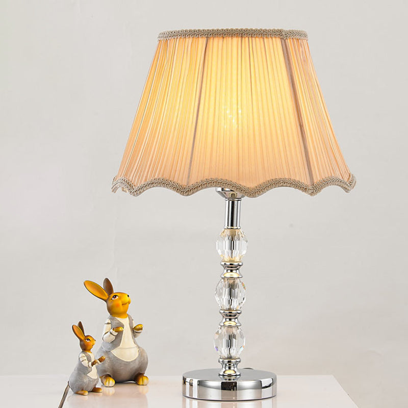 Tavolo da letto a 1 tratto da letto leggero minimalismo lampada da comodino beige con tonalità in tessuto a campana