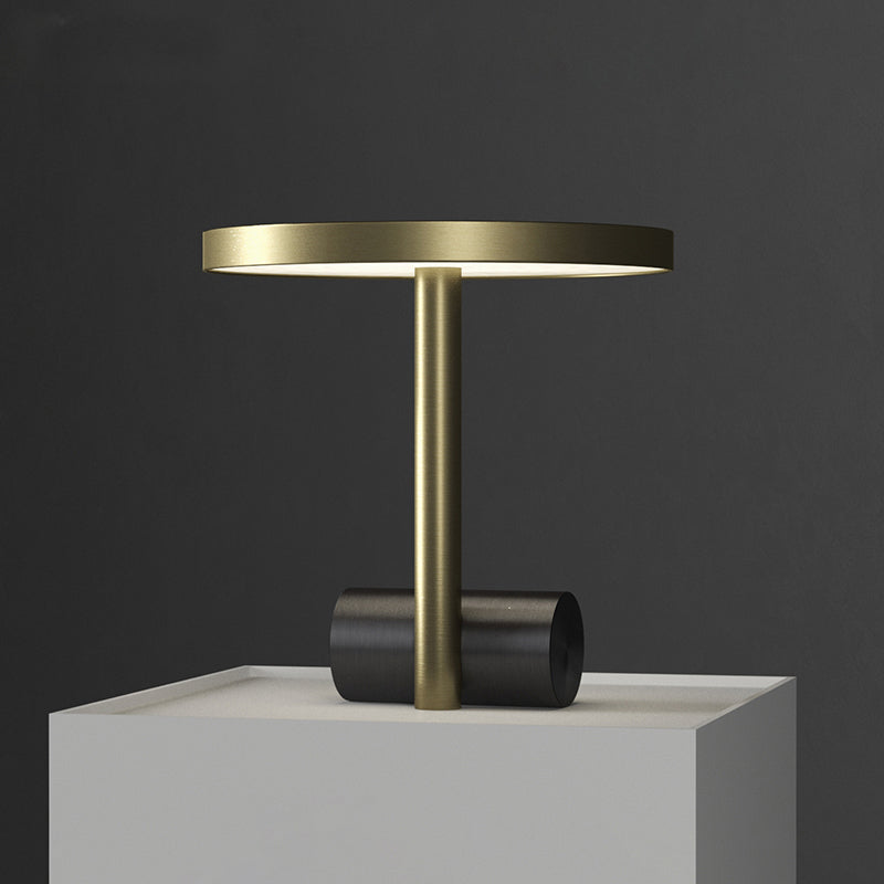 Éclairage de table d'or de table de nuit à LED post-moderne avec de l'ombre en métal pour salle d'étude