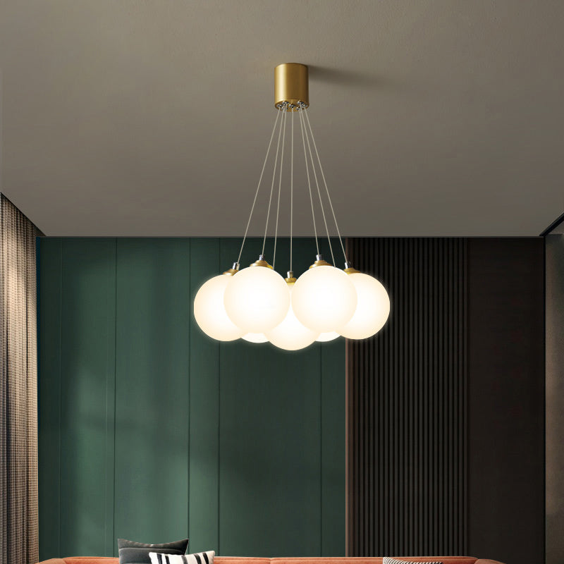 Lámpara colgante de globo de cobre ligero de simplicidad moderna con sombra de vidrio blanco