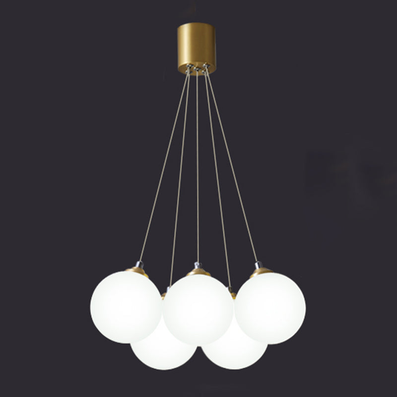 Lámpara colgante de globo de cobre ligero de simplicidad moderna con sombra de vidrio blanco