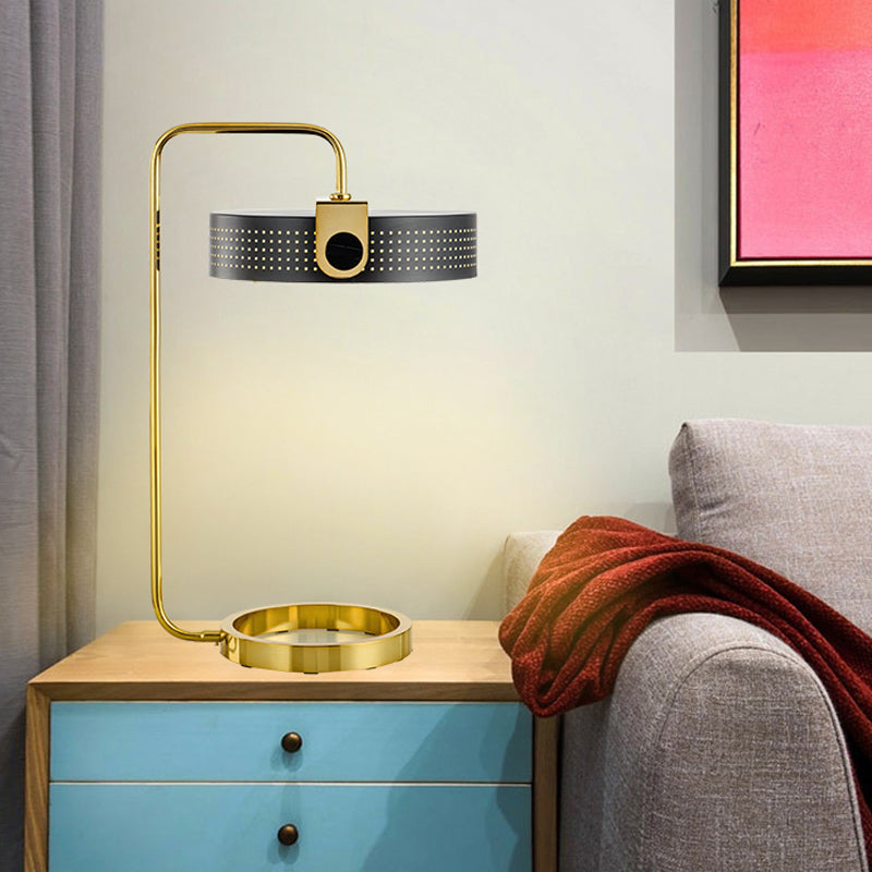 Lampada da tavolo notturna da letto da letto a 1 testa illuminazione nordica oro con tonalità metallica cava