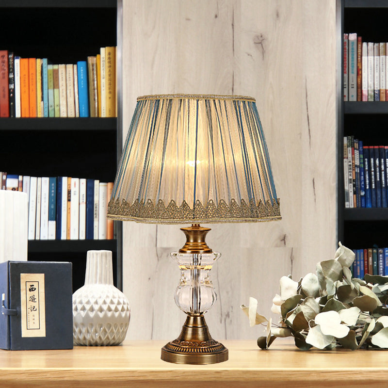 Ausgeflügelter Stofftisch Lampe moderne 1 Kopf Goldtischlicht mit geformter metallischer Basis