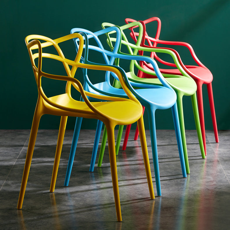Sillas de comedor de cocina de estilo moderno Silla auxiliar con brazo de comedor con patas de plástico