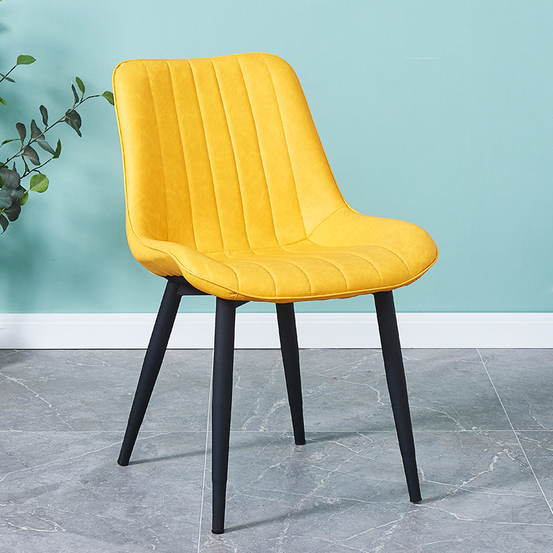 Silla lateral escandinava interior Silla de comedor con respaldo sólido tapizada de metal