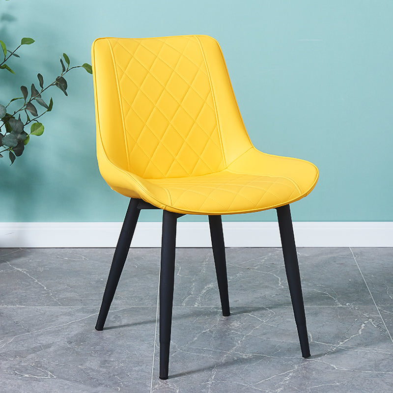 Silla lateral escandinava interior Silla de comedor con respaldo sólido tapizada de metal